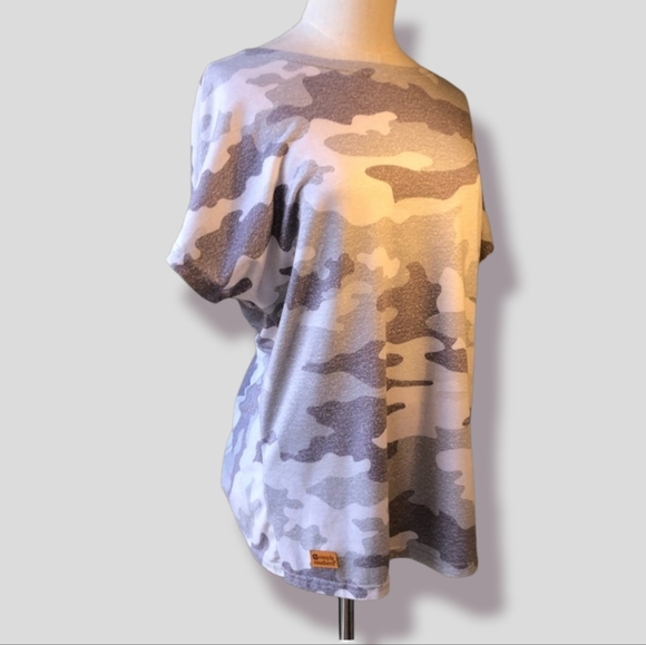 Simply Southern twist back distressed camo shirt - Picture 2 of 5